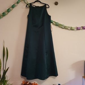 Betsy & Adam emerald green square neck A-line gown size 16